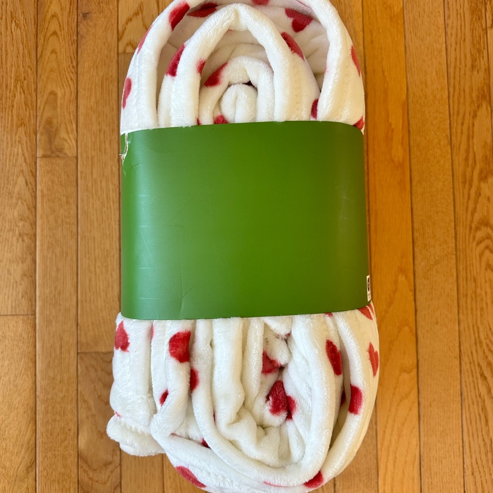♠️ kate spade plush heart blanket ❤️ - Picture 2 of 6